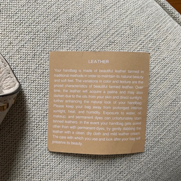 Michael Kors Leather Hand/shoulder bag- like new - Picture 7 of 7